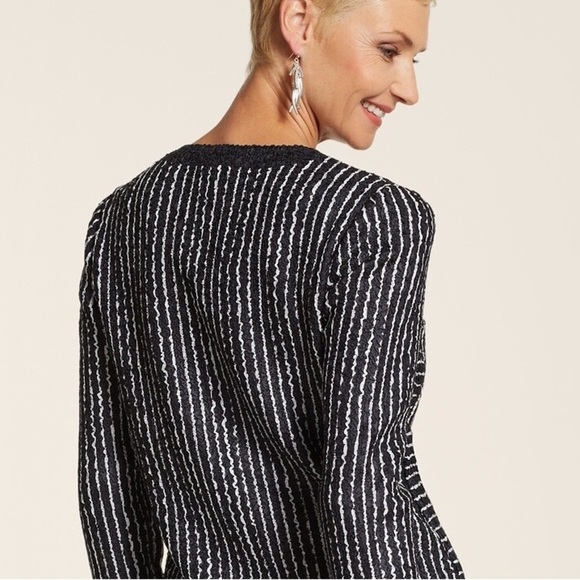 Chico's TRAVELERS COLLECTION Crushed Stripe Jacket, size 1.5 - Picture 2 of 13